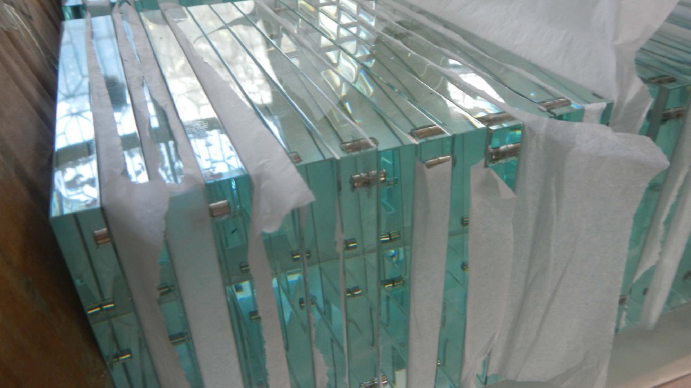 Glass manufacturers reduce inventory through price increases and promotions